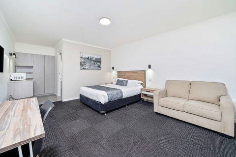 Peppermill Inn - Rental Cars 1