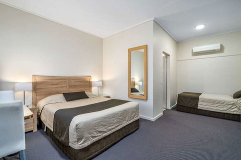 Quality Hotel Sherbourne Terrace - Rental Cars 2