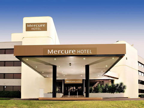 Mercure Penrith - Rental Cars 0