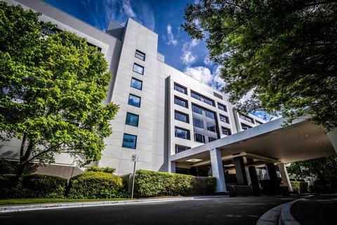 Crowne Plaza Canberra - Rental Cars 1