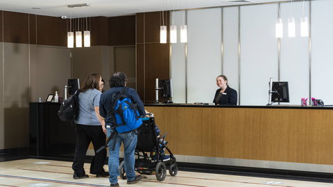 Crowne Plaza Canberra - Rental Cars 3