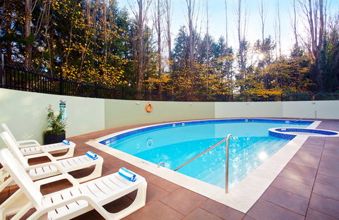 Crowne Plaza Canberra - Rental Cars 7