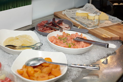 Crowne Plaza Canberra - Rental Cars 12