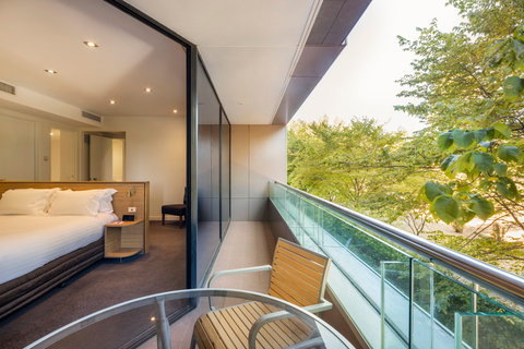 Crowne Plaza Canberra - Rental Cars 14