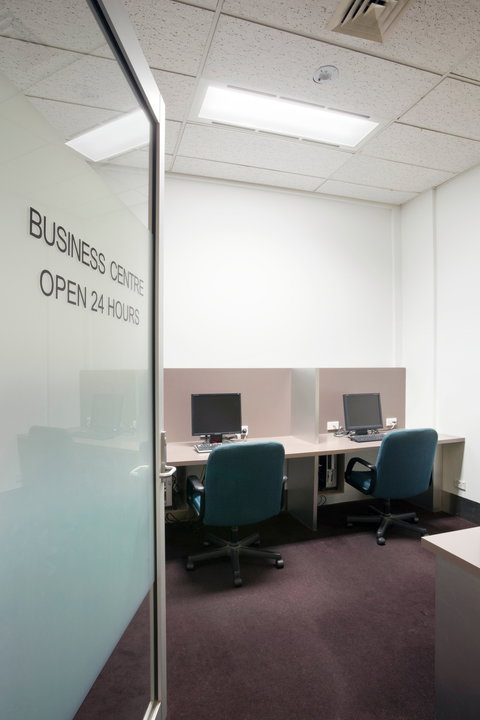 Crowne Plaza Canberra - Rental Cars 16