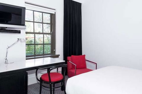 Peppers Gallery Hotel, Canberra - Rental Cars 3