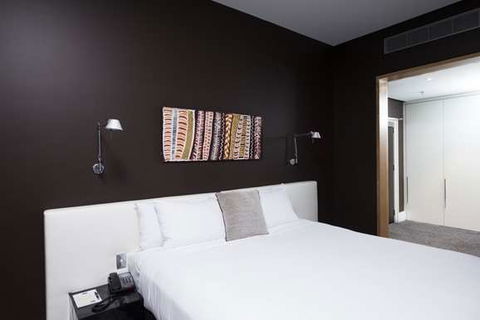 Peppers Gallery Hotel, Canberra - Rental Cars 7