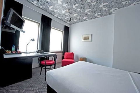 Peppers Gallery Hotel, Canberra - Rental Cars 9