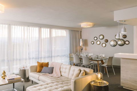 QT Canberra - Rental Cars 15