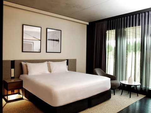 A By Adina Canberra - Rental Cars 7