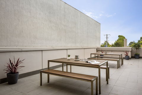 Quest Ivanhoe - Rental Cars 1