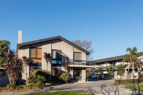 Best Western Governor Gipps Motor Inn - Rental Cars 1