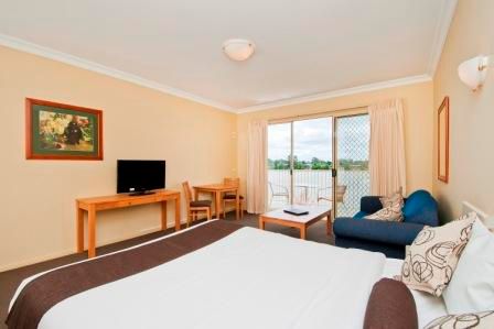 Nagambie Waterfront Motel - Rental Cars 1