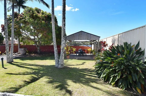 Kennedy Drive Motel - Rental Cars 2