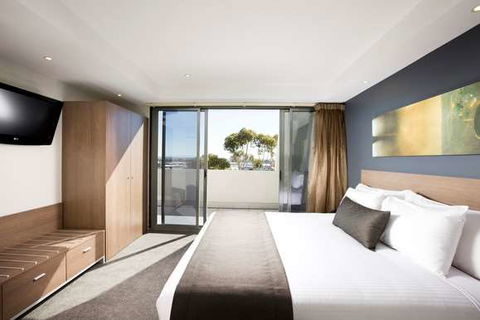 Mantra Tullamarine Hotel - Rental Cars 1