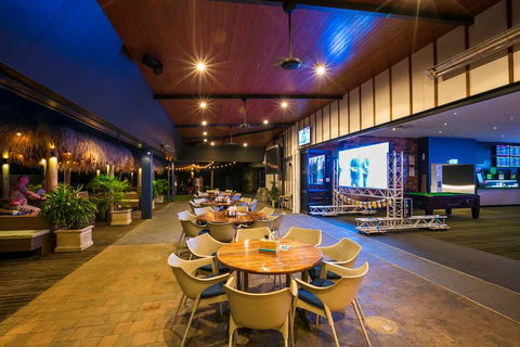 Kawana Waters Hotel By NightCap - Rental Cars 0
