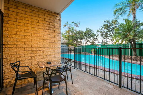 Kawana Waters Hotel By NightCap - Rental Cars 1
