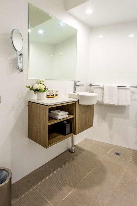Pacific Hotel Brisbane - Rental Cars 1