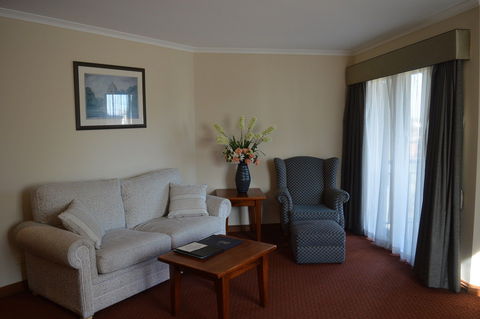 Gateway On Monash - Rental Cars 0