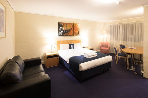 Ibis Styles Canberra - Rental Cars 3