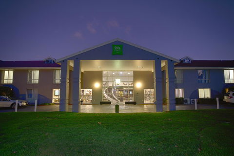 Ibis Styles Canberra - Rental Cars 5