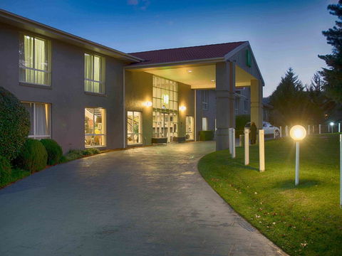Ibis Styles Canberra - Rental Cars 44