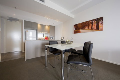Manhattan 303 Canberra City ACT - Rental Cars 15