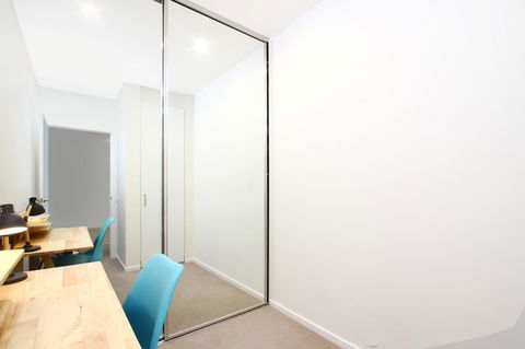 IQ Smart Apartments 704 Braddon ACT - Rental Cars 1