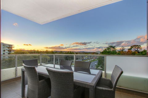 IQ Smart Apartments 704 Braddon ACT - Rental Cars 7