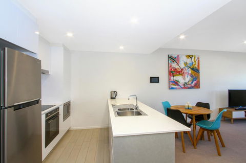 IQ Smart Apartments 704 Braddon ACT - Rental Cars 4