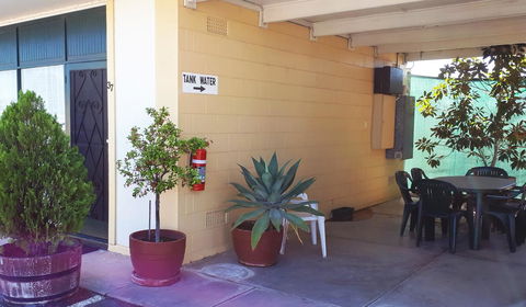 Bordertown Motel - Rental Cars 6