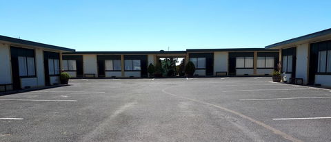 Bordertown Motel - Rental Cars 5