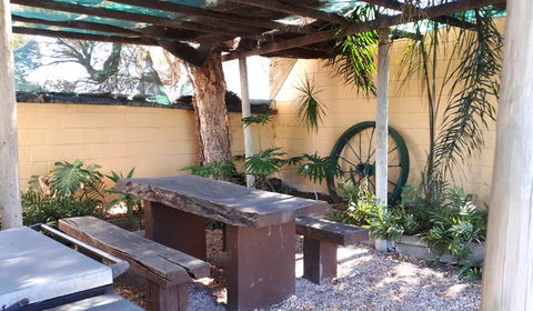 Bordertown Motel - Rental Cars 7