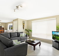 Ainslie Roberts Drive Retreat - Rental Cars