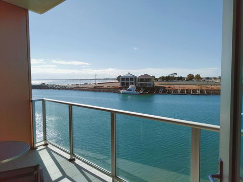 Wallaroo Marina Executive Apartments - Rental Cars 0