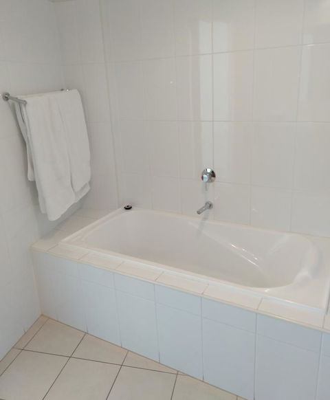 Wallaroo Marina Executive Apartments - Rental Cars 10