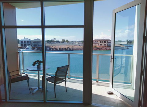 Wallaroo Marina Executive Apartments - Rental Cars 1