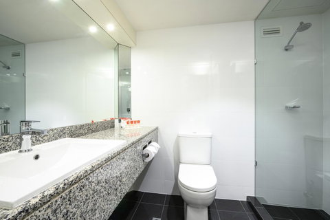 Hotel Grand Chancellor Adelaide - Rental Cars 41