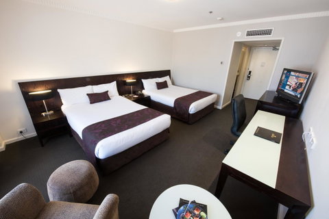 Hotel Grand Chancellor Adelaide - Rental Cars 1