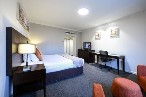Hotel Grand Chancellor Adelaide - Rental Cars 9