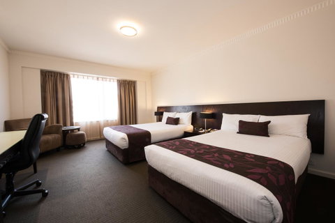 Hotel Grand Chancellor Adelaide - Rental Cars 2
