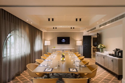 Mayfair Hotel - Rental Cars 18