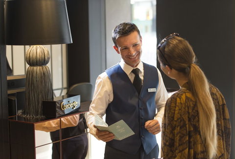 Mayfair Hotel - Rental Cars 28