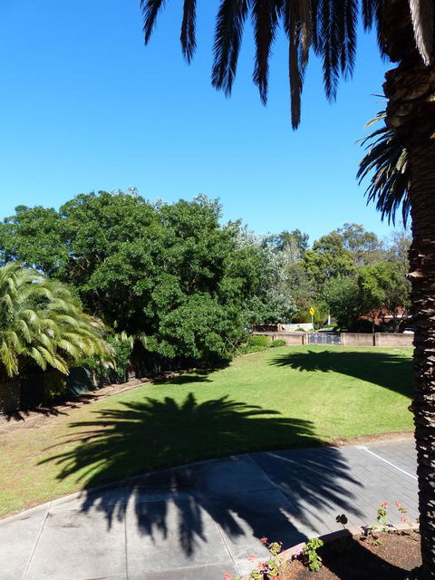 Monaco Court Apartment Adelaide - Rental Cars 18