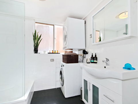 Monaco Court Apartment Adelaide - Rental Cars 8