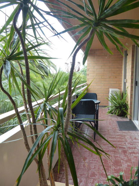 Monaco Court Apartment Adelaide - Rental Cars 13