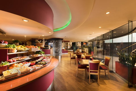 Stamford Plaza Adelaide - Rental Cars 3