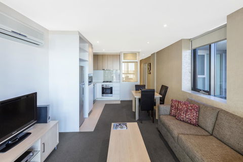 IStay Precinct Adelaide - Rental Cars 24
