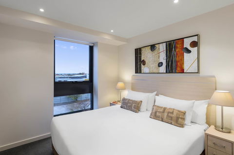 IStay Precinct Adelaide - Rental Cars 26
