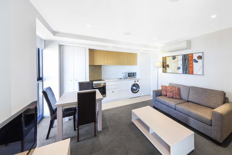 IStay Precinct Adelaide - Rental Cars 13